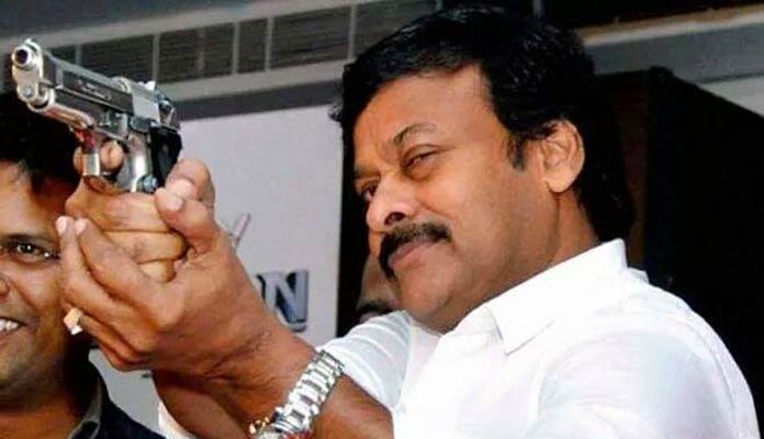చిరంజీవి తన లైసెన్స్డ్ రివాల్వర్ తీసుకుని సెట్లోకి వచ్చారట