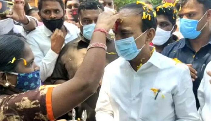 హుజూరాబాద్‌లో ఈటెల రాజేందర్ బలప్రదర్శన అదుర్స్.. కానీ.