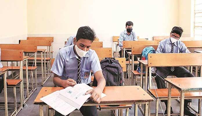 పరీక్షలొద్దు.. విద్యార్థుల ప్రాణాలే ముద్దు.!