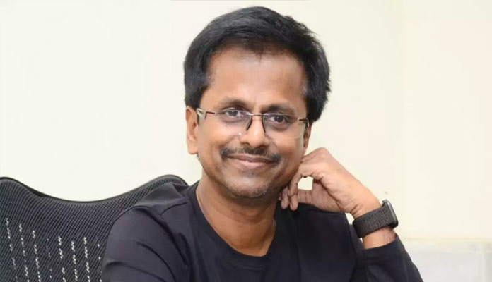 Murugadoss waiting for stars