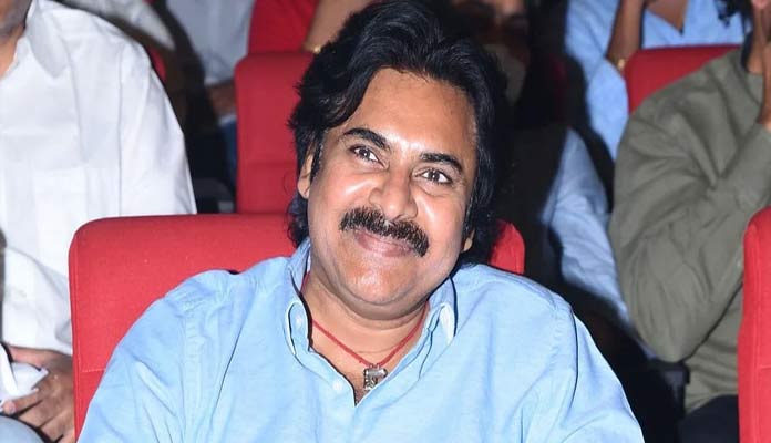 పవన్ సినిమా నుండి ఆయన బయటికి వెళ్లిపోయాడట !