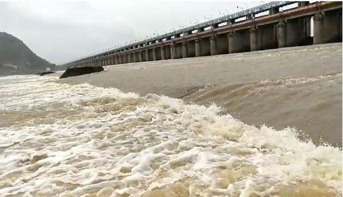 కృష్ణమ్మ పరుగులు.. ఈ నీళ్ళు చెబుతున్న నిజాలేంటి.?