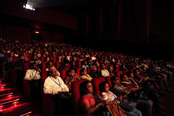 థియేటర్లలోకి సినిమాలొస్తున్నాయ్.. ప్రేక్షకులొస్తారా.?