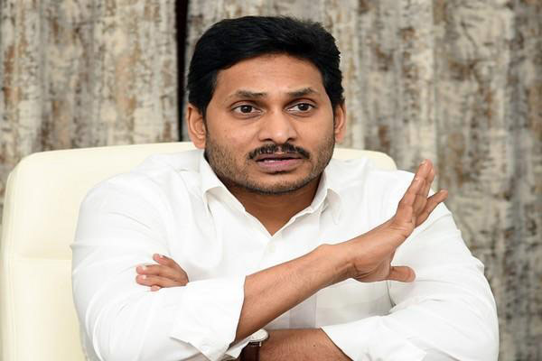 గుంతలు, వేతనాలు వైసీపీ పాలనకు ప్రతిబంధకాలు