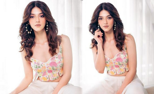 Mehreen Kaur Pirzada HD Stills