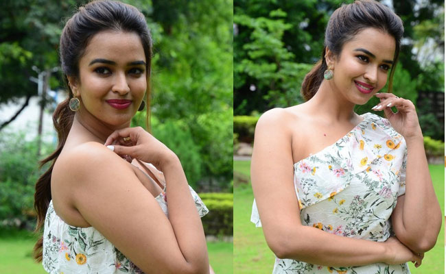 Actress Poojitha Ponnada Latest Pics