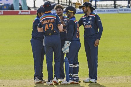 తొలి వన్డేలో శ్రీలంకపై భారత్ బోణి