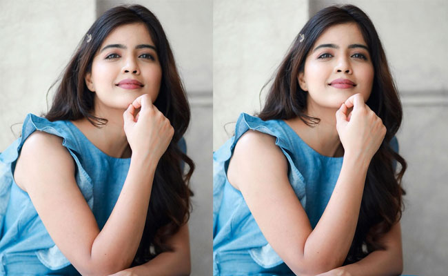 Amritha Aiyer HD Wallpapers