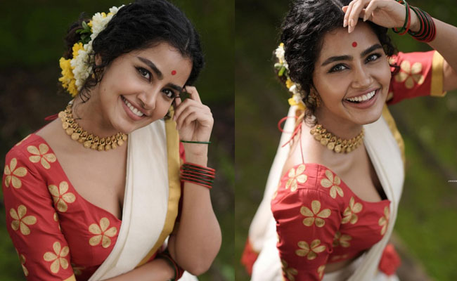 Anupama Parameswaran is Special Attract on Onam Festilval