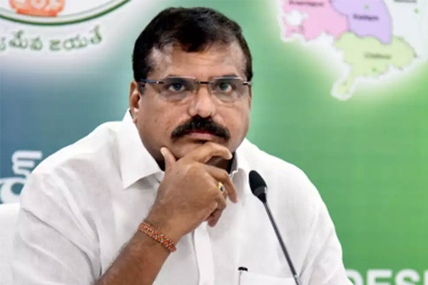 అమరావతి రైతుల్ని కెలికిన బొత్స.! ఇరకాటంలో జగన్ సర్కార్.!