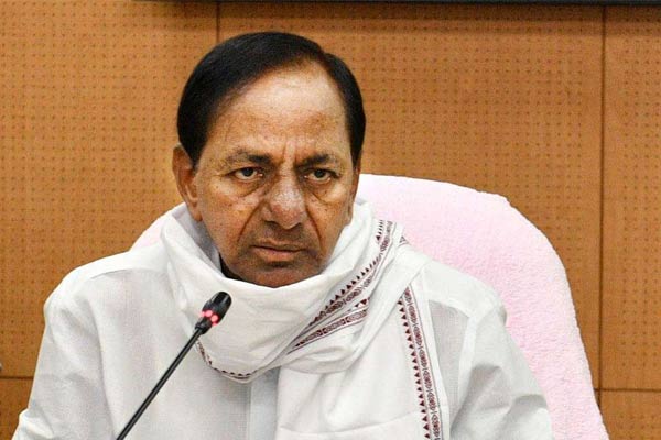 తెలంగాణ ముఖ్యమంత్రి కేసీయార్‌పై ముప్పేట దాడి