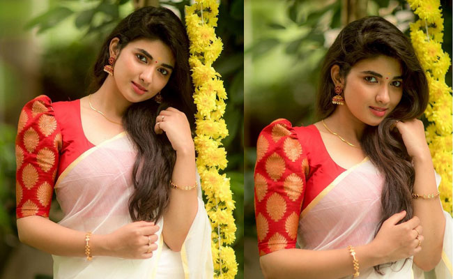 Pragya Nagra Glamorous Pics In a White Saree