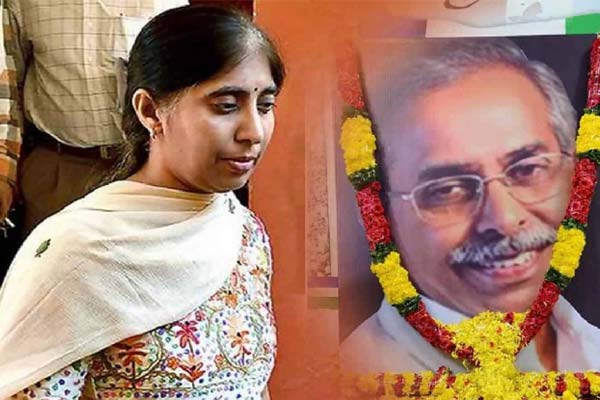 వైఎస్ వివేకా కుమార్తెకు ప్రాణ భయం.. ఎవరి నుంచి.?