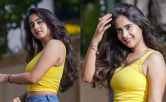 Deepthi Sunaina HD Wallpapers