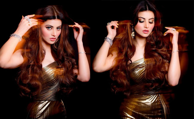 Actress Urvashi Rautela Hot Stills