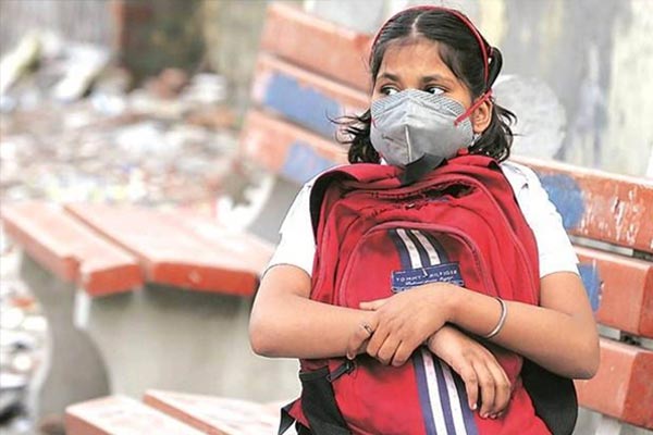 కోవిడ్ మూడో వేవ్.. స్కూళ్ళలో మోగుతున్న ప్రమాద ఘంటికలు