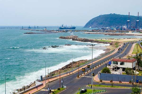 విశాఖకు ఎగ్జిక్యూటివ్ క్యాపిటల్.. అసలు ఇది సాధ్యమయ్యేదేనా.?