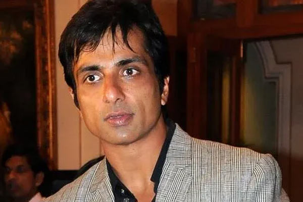 సోనూ సూద్‌పై ఐటీ సోదాలు.. అసలేం జరుగుతోంది.?