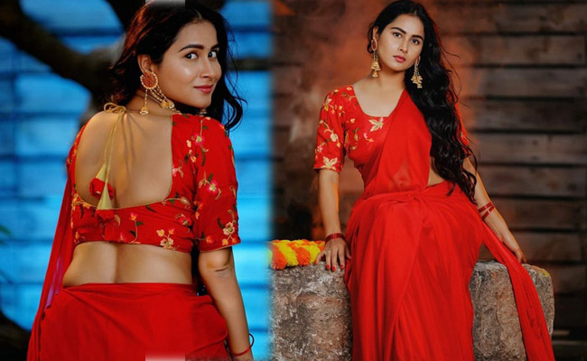 Kanchan Beauti Ful Pics in a Red Saree