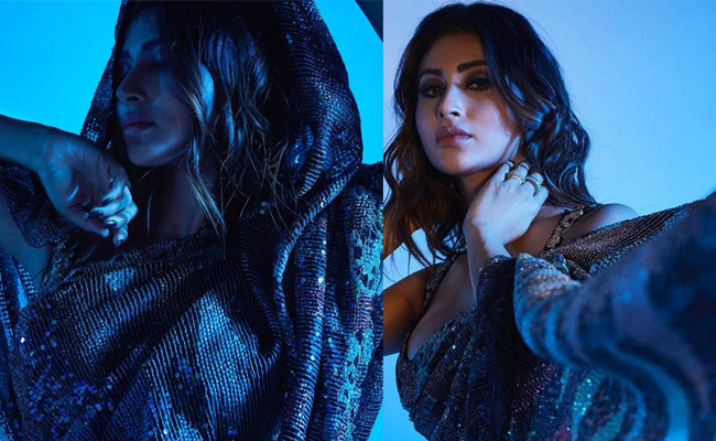 Mouni Roy Looking Awesome In a Shiny Saree