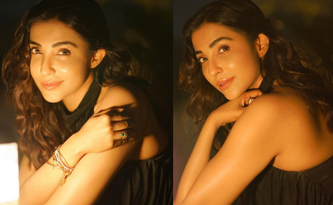 Parvati Nair is Beautiful looks In a Black Dress