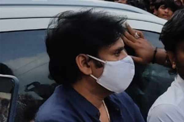 జనసేనాని పవన్ కళ్యాణ్ బలం, బలహీనత.. వాళ్ళే.!