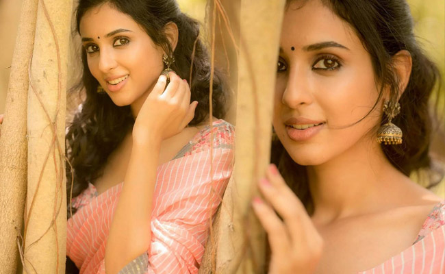 Riya Suman Latest Pics in a Saree