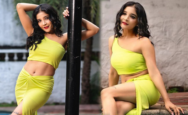 Sakshi Agarwal is Glamorous Looks in a Yellow Dress