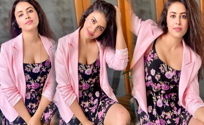 Hot Beauty Shobhita Rana New Pics