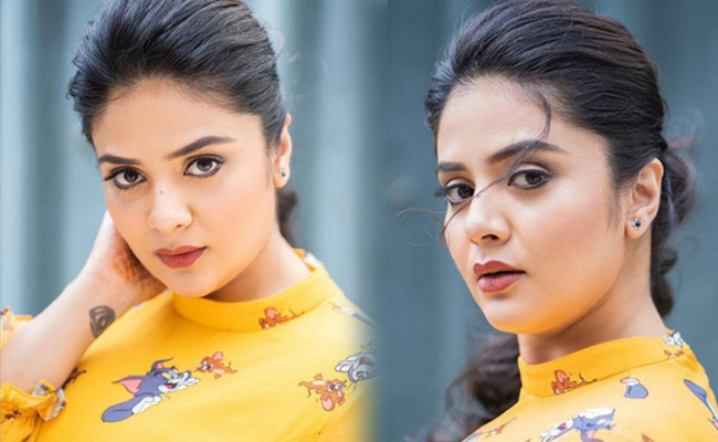 Sreemukhi Looking Pretty in Yellwo Outfit