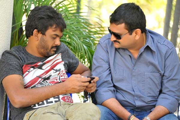 బండ్ల గణేష్ మాత్రమేనా.? పూరికి ఇంకెవరూ సన్నిహితుల్లేరా.?