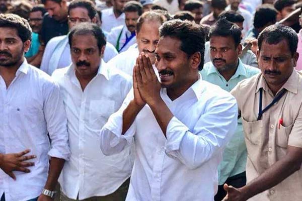 ఎన్నికలపై వైసీపీ ముందస్తు ఆలోచనలు చేస్తోందా.?