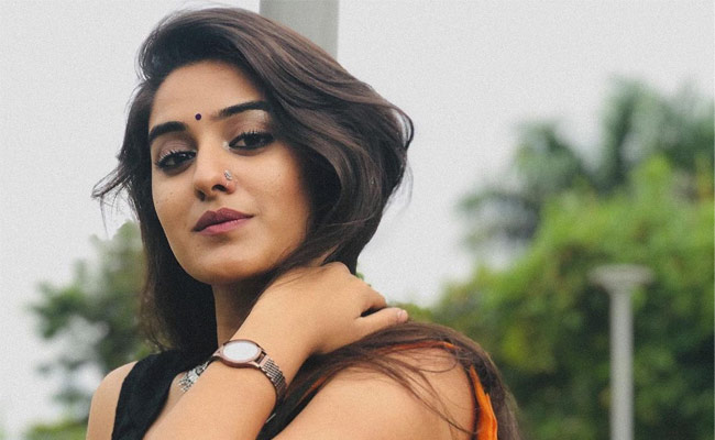 ‘ఏజెంట్’ భామకు మెగా ఛాన్సులట.. నిజమేనా.?