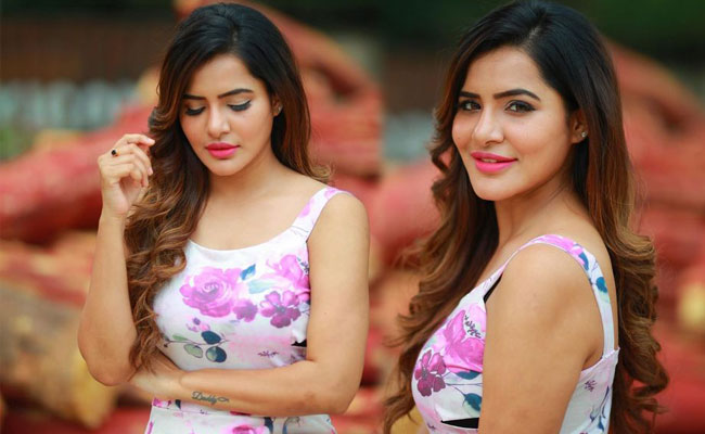 Ashu Reddy Looking Awesome