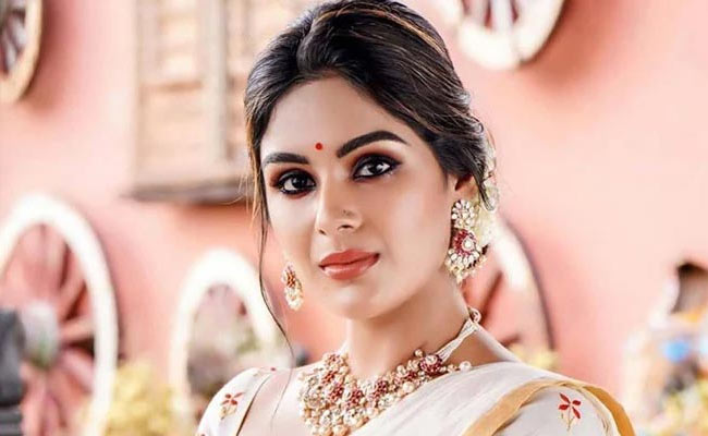 ‘భీమ్లా’ విలన్ కి మళయాళ ముద్దుగుమ్మ దొరికేసింది .!