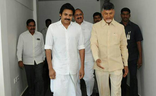 పవన్ అడుగుజాడల్లో చంద్రబాబు నడుస్తున్నారా.?