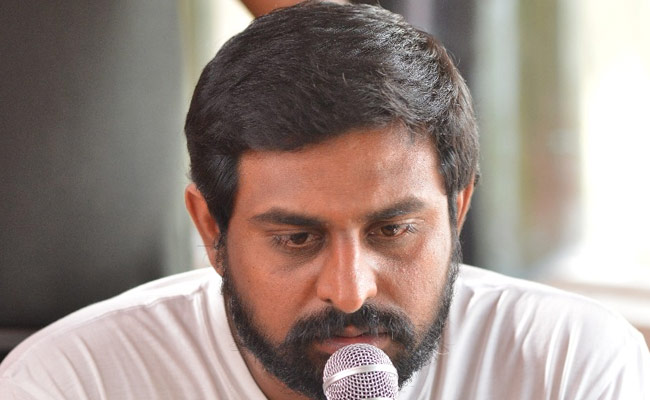 అభిమానులకు సారీ చెప్పిన డైరెక్టర్