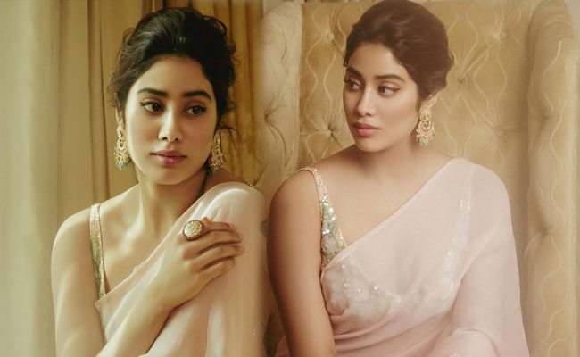 Janhvi Kapoor Looking Pretty in White Saree