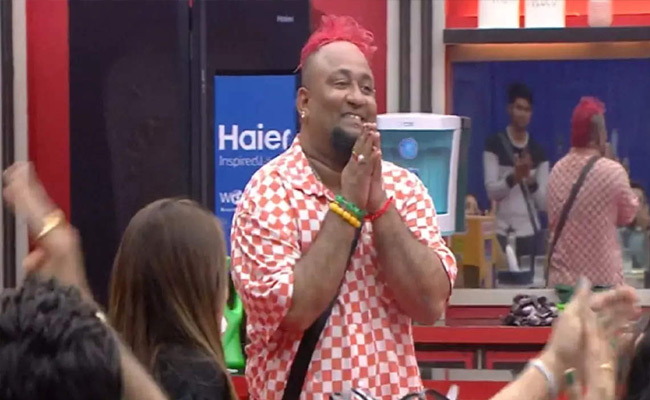 సీక్రెట్ రూమ్‌లో లోబో:  నా వల్ల కాదంటోన్న బస్తీ పోరడు