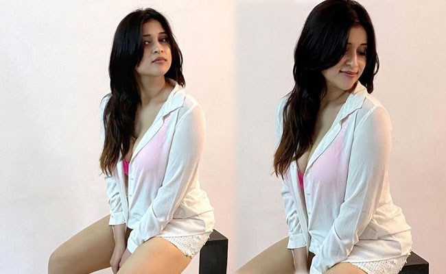 Mannara Chopra Latest Images