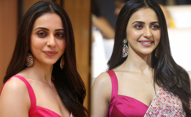 Rakul Preet Singh Latest Pics in Saree