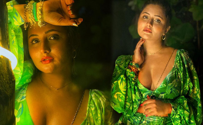 Reshma Desai Hot Pics