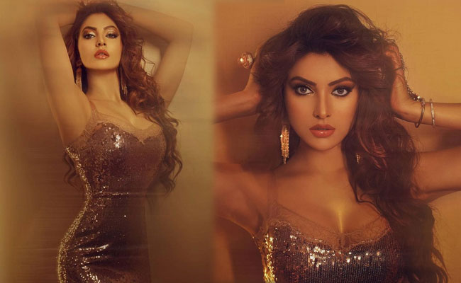 Uravashi Rautela Sexy Pics