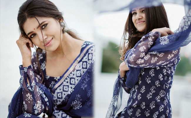 Vani Bhojan Awesome Looks in Latest Photoshoot