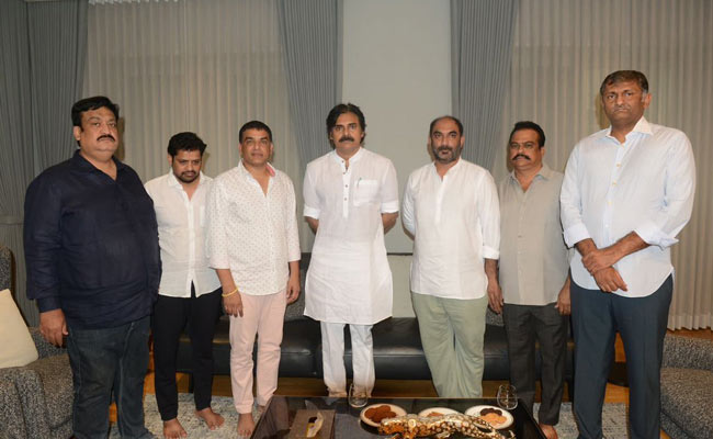 ఆ నిర్మాతలెందుకు జనసేనానితో భేటీ అయ్యారు?