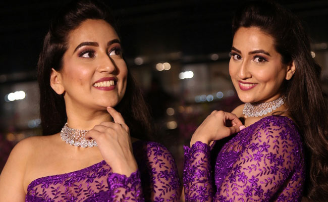 Anchor Manjusha New Stills