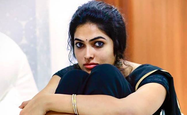 బిగ్ బాస్ ఫేం దివి.. మెగా ఛాన్స్ మిస్సయ్యిందా.?