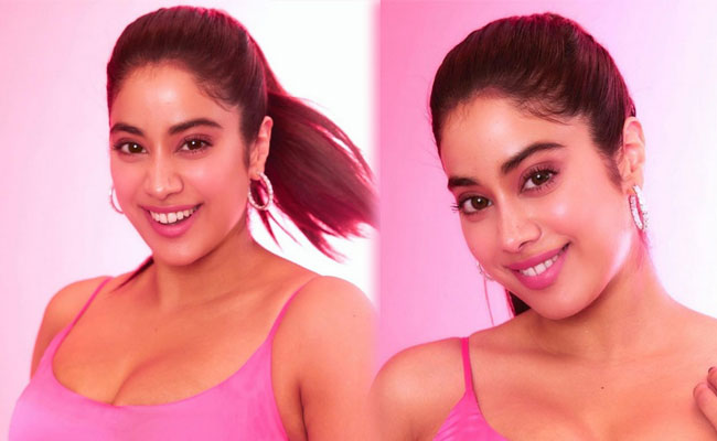 Janhvi Kapoor Mesmerising Looks in Pink Outfit