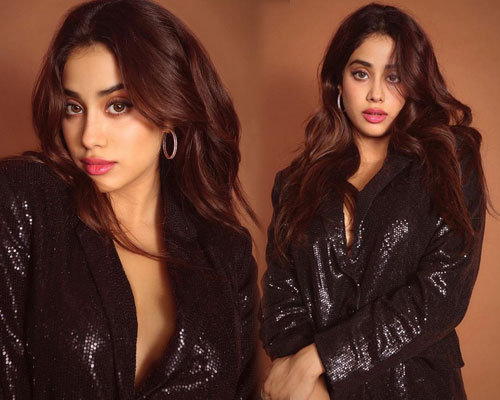 Janhvi Kapoor Gorgeous Pics in Shiny Black Dress