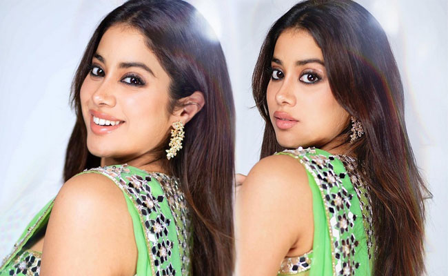 Janhvi Kapoor Latest Pics